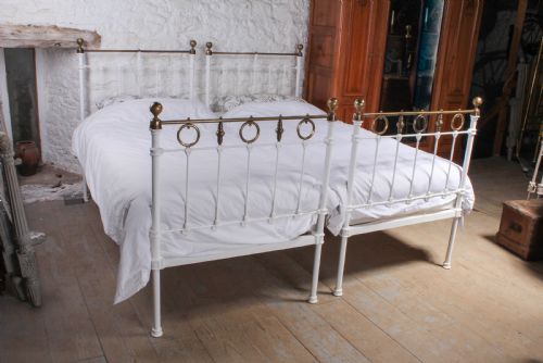 Pretty Pair of Single White and Brass Beds with Rings and Spindle Details (Can Be Joined)