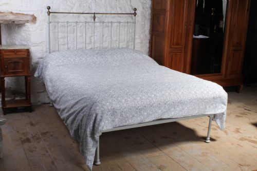 Classic Victorian No End Double Bed.