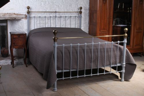 Classic Victorian Brass and 5ft Iron King Size Bed