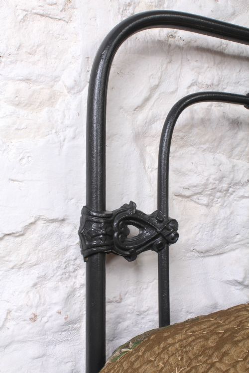 fig 3. Fashinably simple Victorian double iron bed