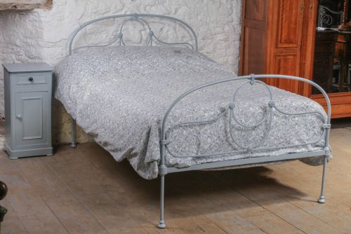 Pretty All Iron Queen Size Irish Bed