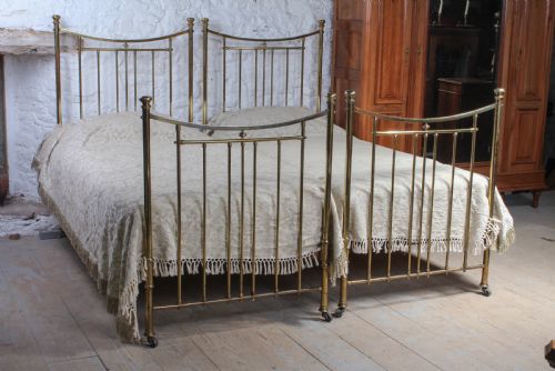 Elegant Simple Pair of Edwardian Brass Single Beds