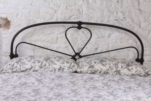 fig 2. Pleasing All iron Irish king size no end bed