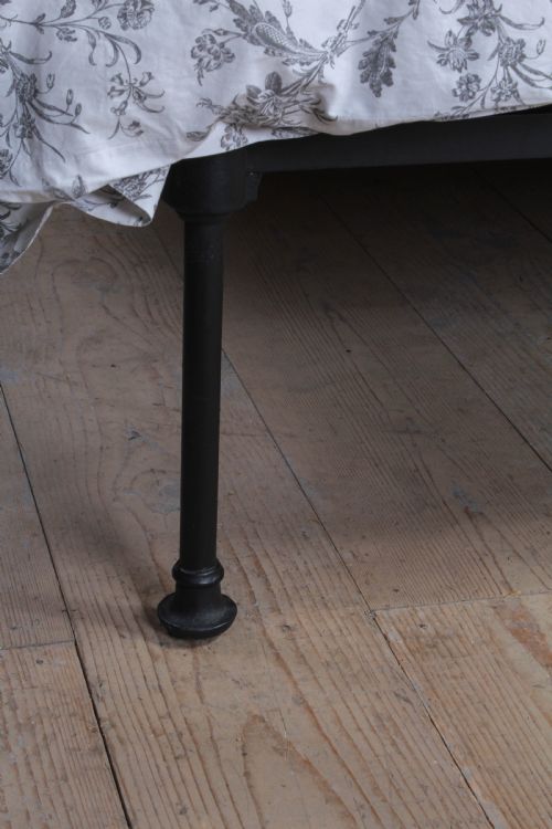 fig 3. Pleasing All iron Irish king size no end bed