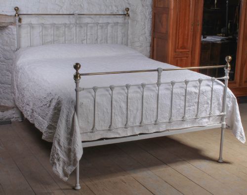 Classic Victorian 5ft Brass and Iron King Size