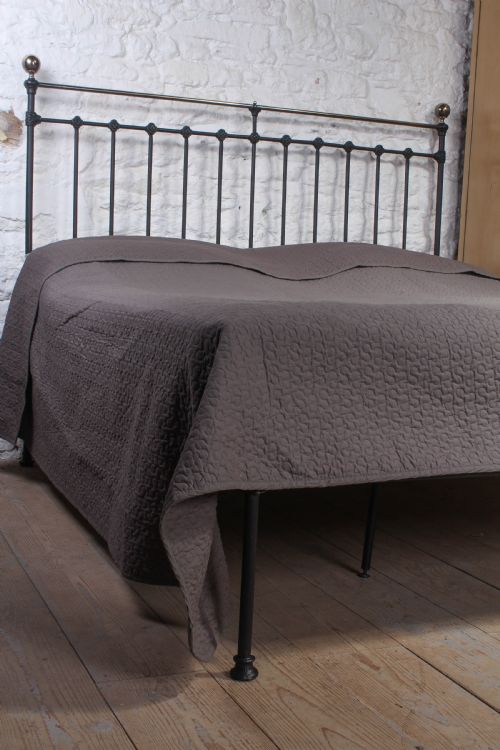 fig 2. Attractive simple classic Victorian super king size no end bed