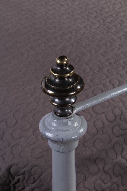 fig 3. Lovely king size Winfield bed with taper posts