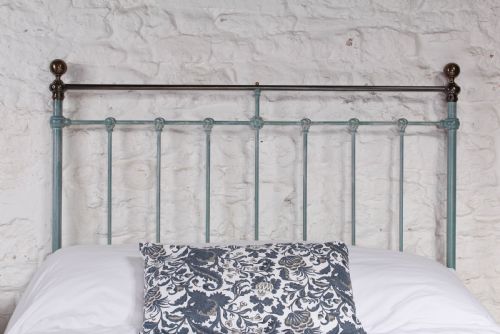fig 1. Individual finish Classic Victorian no end double bed