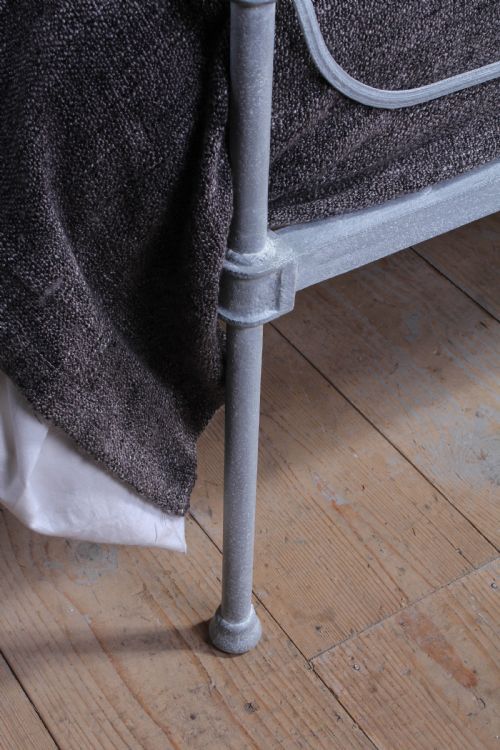 fig 3. Simple Irish cottage style double bed