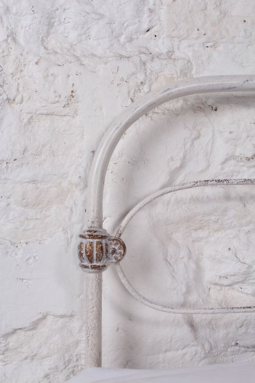 fig 3. King size Irish no end bed in aged paint