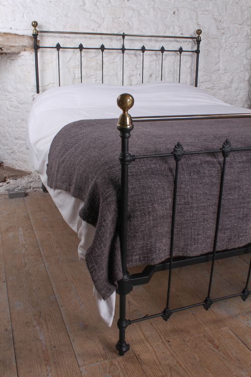 fig 3. Splendid Classic Victorian 5ft king size bed