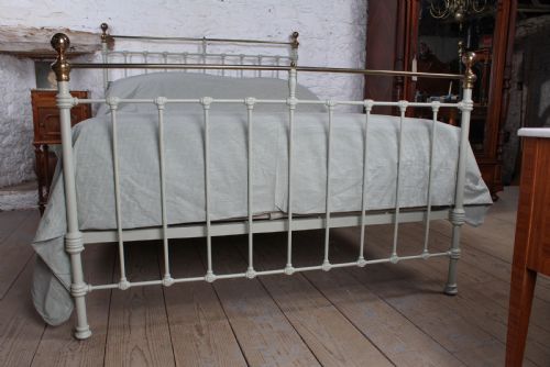 fig 2. Classic Victorian king size bed in Normandy grey.