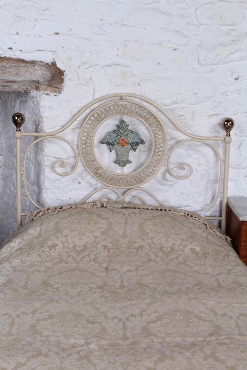 fig 2. Very pretty pair of single Portuguese no end beds