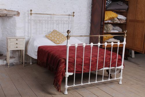 Classic Victorian Queen Size Bed