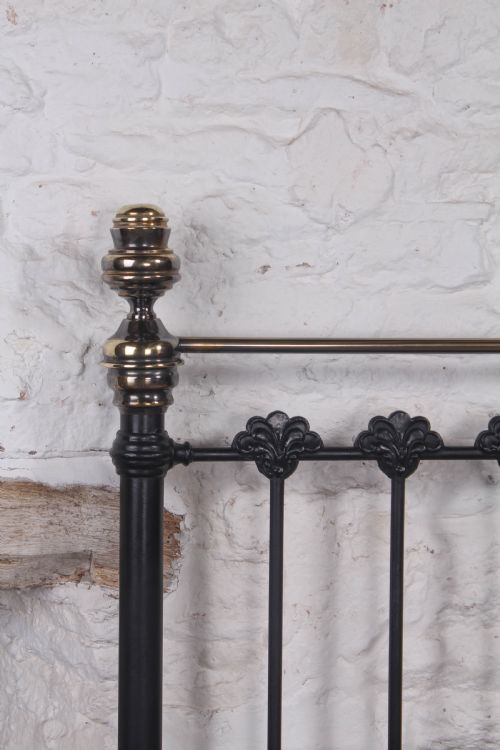 fig 2. Very handsome 6Ft classic Victorian no end bed
