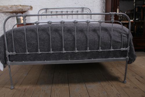 fig 2. Fashionable simple all iron king size bed
