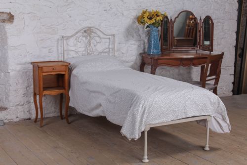 Pretty  Small Single Portuguese No End Bed