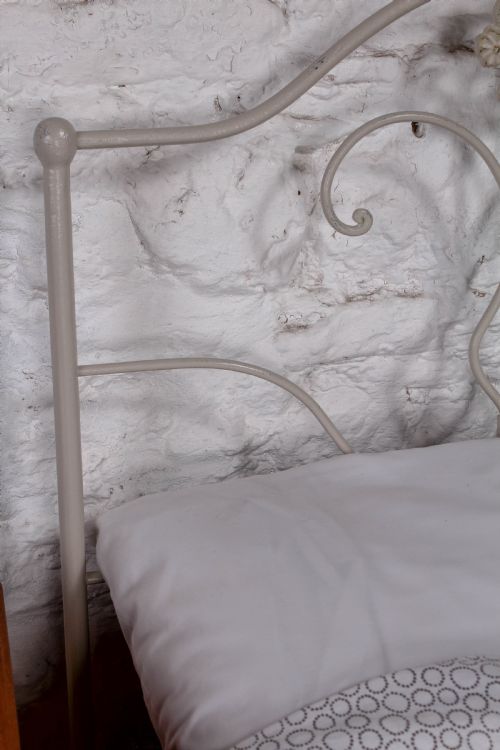fig 2. Pretty small single Portuguese no end bed