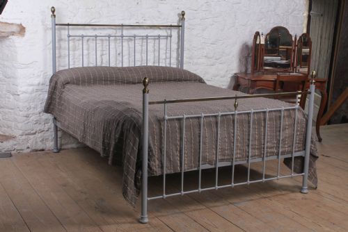 Elegantly Simple Classic Victorian/early Edwardian Brass and Iron Bed