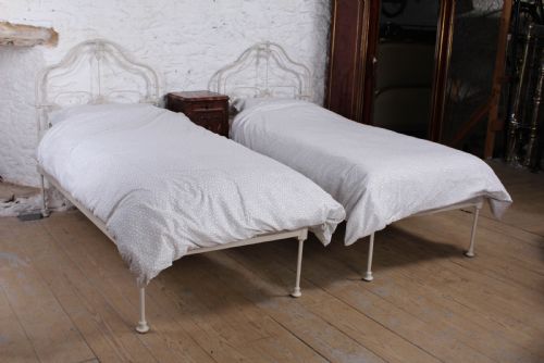 Pretty Pair of Single Victorian Iron No End Beds (Can Be Joined0