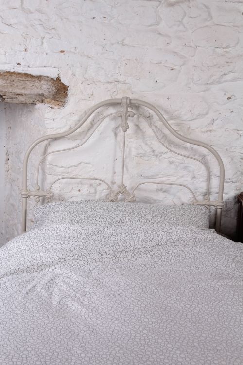 fig 3. Pretty pair of single Victorian iron no end beds (can be joined0