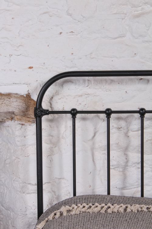 fig 3. Fashionably simple French king size no end bed