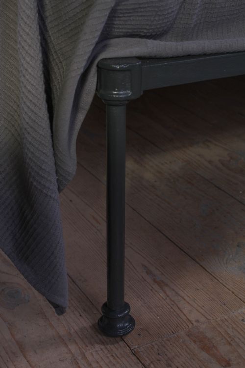 fig 2. Pleasingly simple Irish no end king size bed