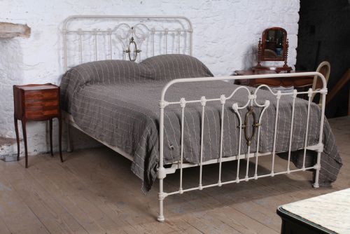 Very Individual and Fashionable King Size Bed