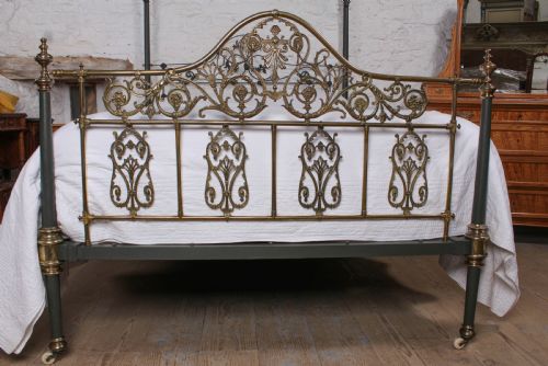 fig 2. Beautiful Victorian Half Tester Winfield king size bed