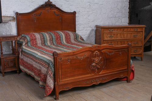 Beautiful Louis Xvi Style King Size Bed with Exquisite Carving