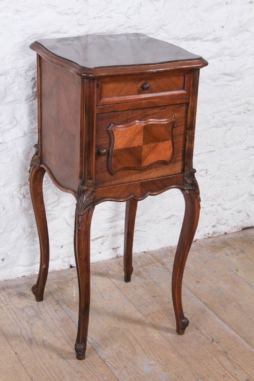 Nice Quarter Veneer Walnut Louis Xv Style Bedside