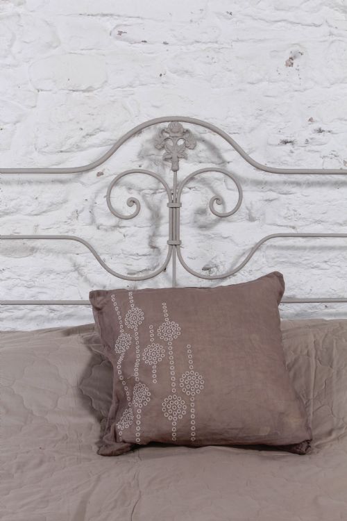 fig 3. Pretty Portuguese double no end bed