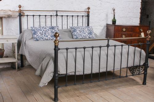 Handsome Classic Victorian 6ft Super King Size Brass and Iron Bed