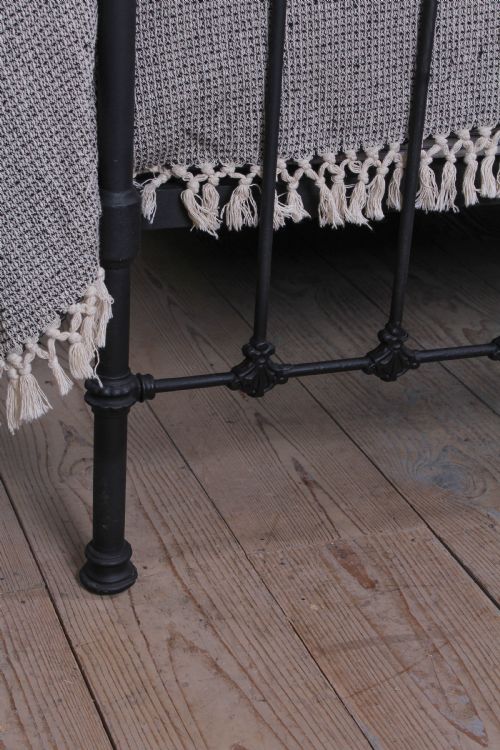 fig 2. Classic Victorian 5Ft king size bed 