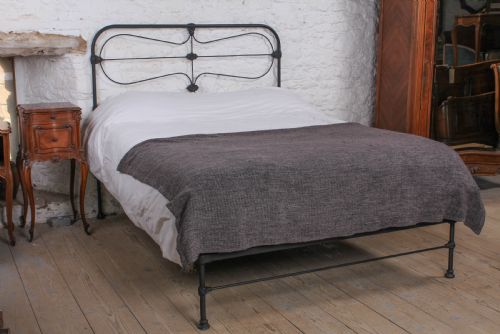 Pleasingly Simple All Iron King Size Nioend Bed