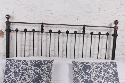 fig 3. Classic Victorian super king size no end bed 