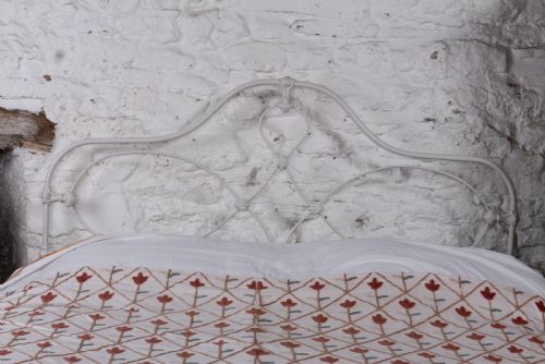 fig 1. All Iron Irish king size no end bed