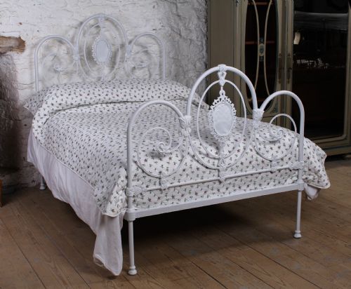 Very Pretty Victorian Queen Size All Iron Bed