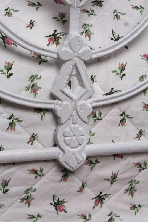 fig 3. Very pretty Victorian queen size all iron bed 