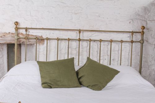 fig 2. Gorgeous bow foot Victorian 6Ft super king size bed by Scholbred