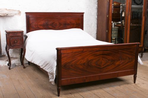 Simple Mahogany Quarter Veneer King Size Bed