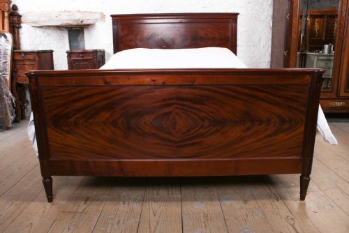fig 1. Simple Mahogany quarter veneer king size bed
