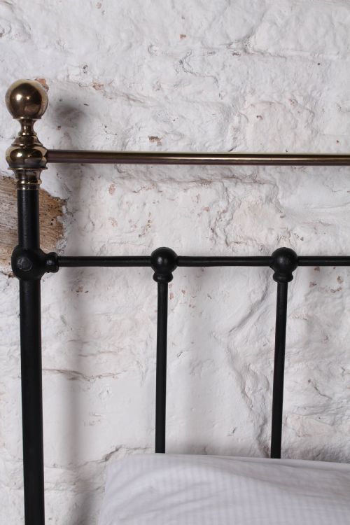 fig 2. Classic black and brass Victorian no end kingsize bed
