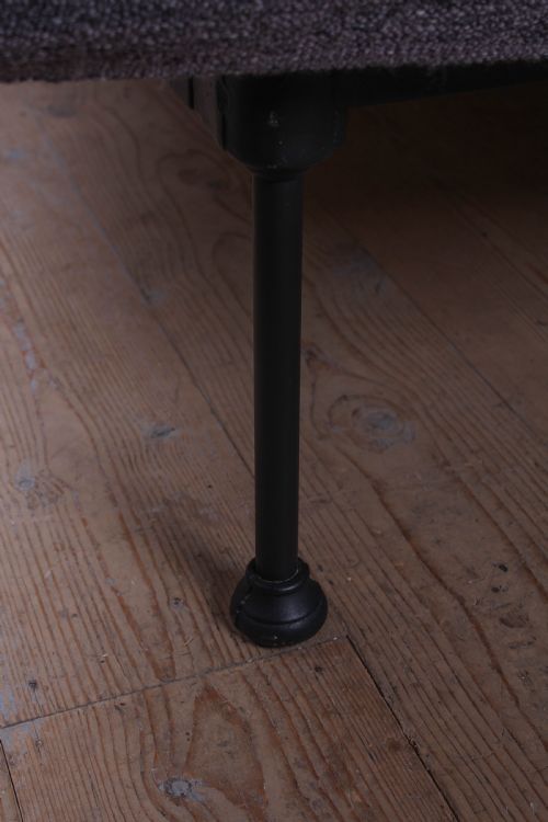 fig 3. Classic black and brass Victorian no end kingsize bed
