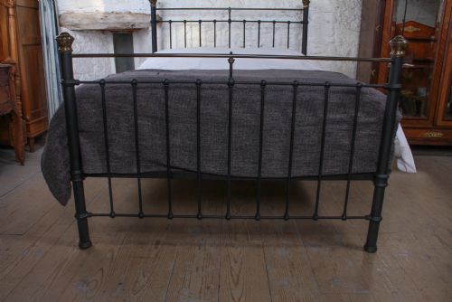 fig 3. Sturdy classic Edwardian brass and black king size bed