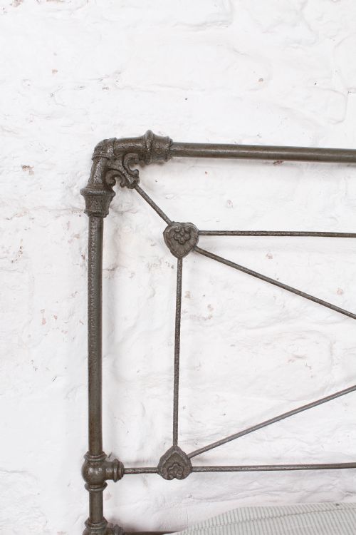 fig 2. Aged all iron no end king size bed