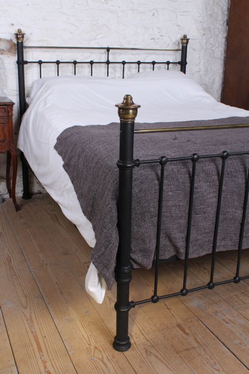 fig 3. Sturdy classic Edwardian king size bed