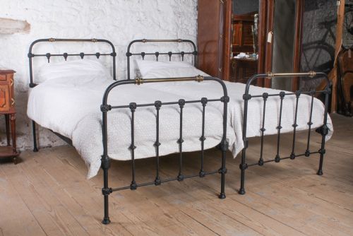 Lovely Pair of Single Victorian Single Beds (Can Be Joined)