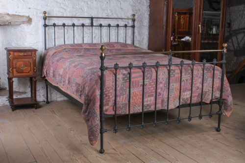 Classic Victorian 5ft King Size Brass and Iron Flour De Lys Bed