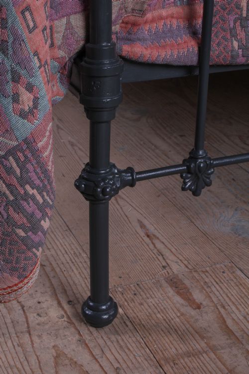 fig 3. Classic Victorian 5Ft King size brass and iron flour de lys bed